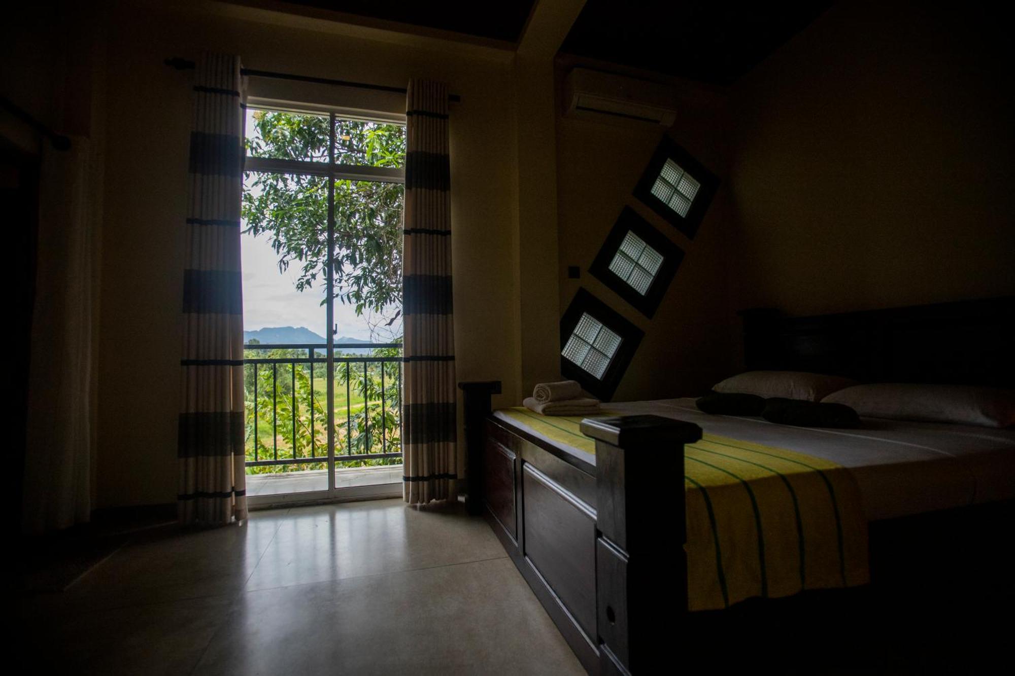 Evergreen Hotel ดัมบูลลา ภายนอก รูปภาพ