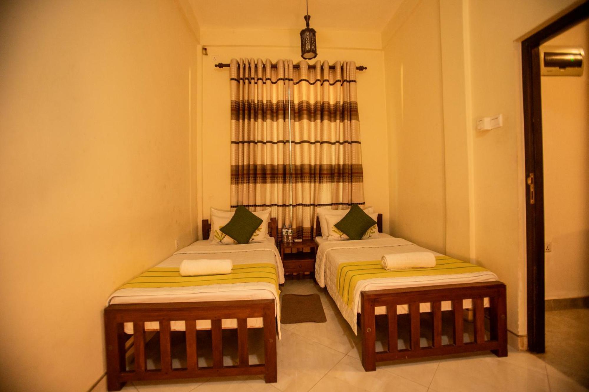 Evergreen Hotel ดัมบูลลา ภายนอก รูปภาพ