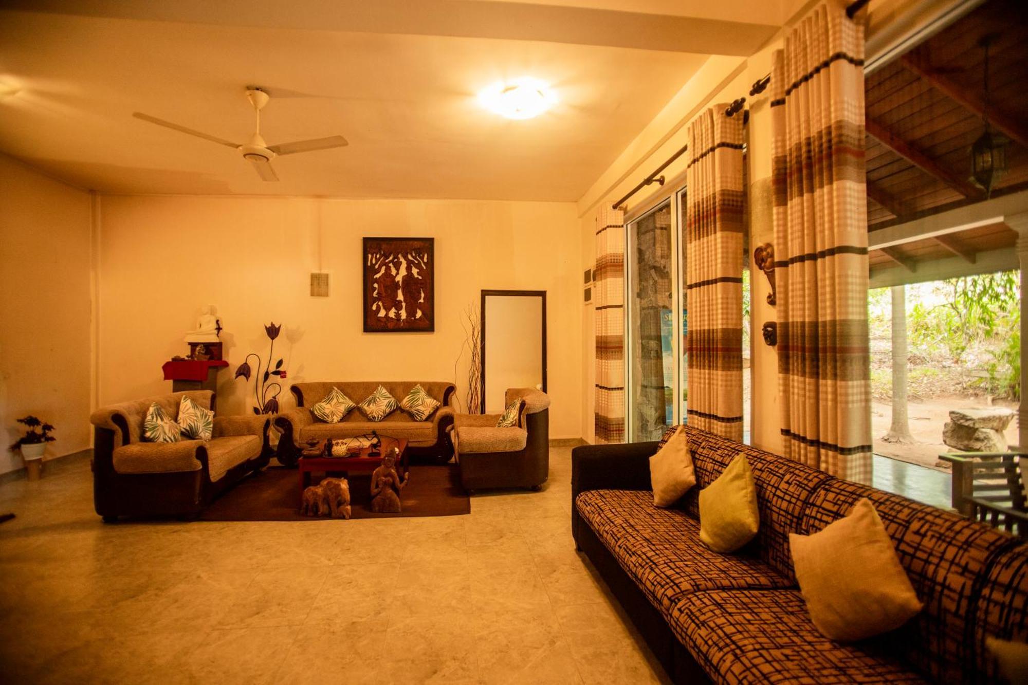 Evergreen Hotel ดัมบูลลา ภายนอก รูปภาพ